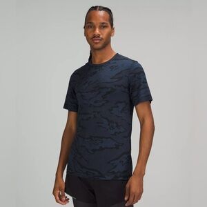 Lululemon Metal Vent Breathe Shirt Size L